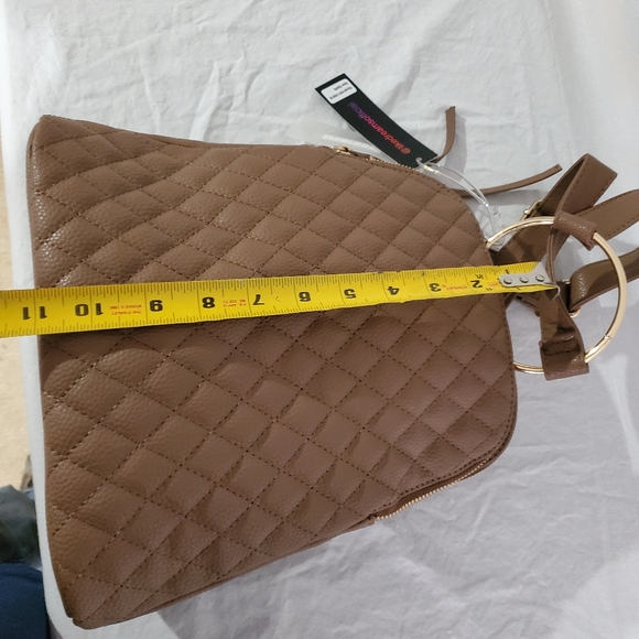 Like Dreamsfaux leather handbag / backpack taupe in color - Picture 5 of 9